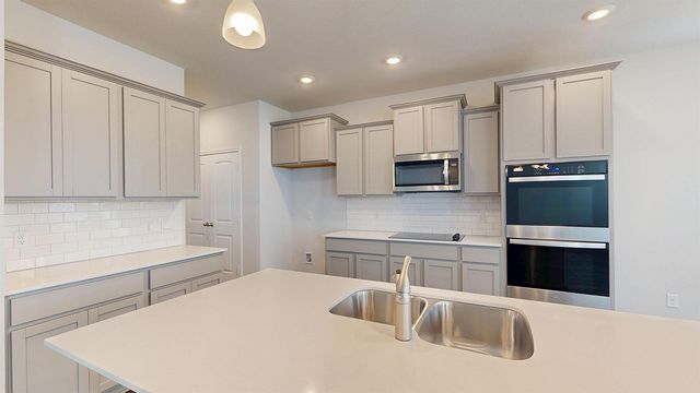 805 Sydney BLVD, Thorndale, TX 76577