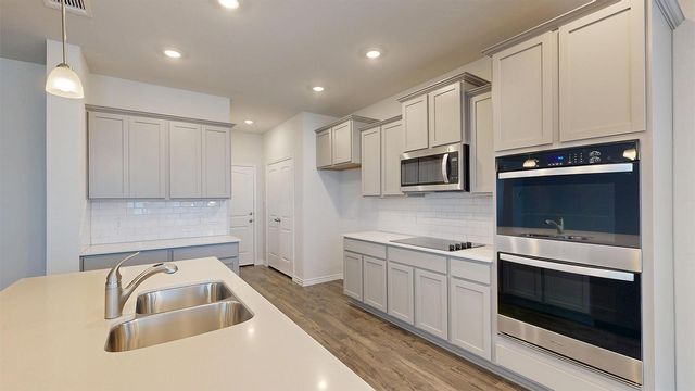 805 Sydney BLVD, Thorndale, TX 76577