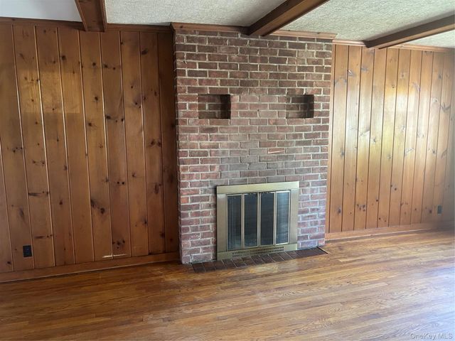 24 Purdue Road, Glen Cove, NY 11542