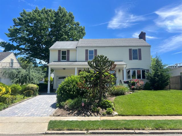 24 Purdue Road, Glen Cove, NY 11542