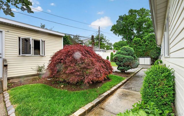24 Purdue Road, Glen Cove, NY 11542