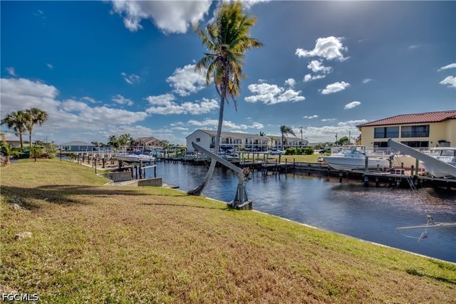 1112 SE 39th TER, Cape Coral, FL 33904