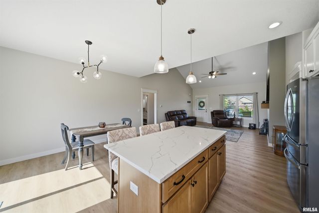 215 CYPRESS Point, Washington, IL 61571