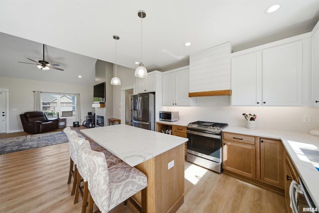 215 CYPRESS Point, Washington, IL 61571