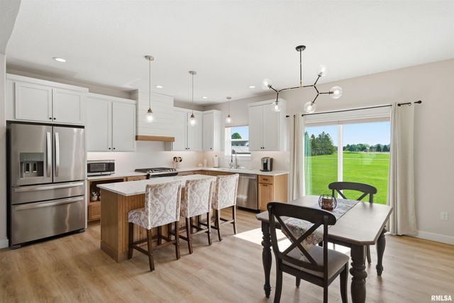 215 CYPRESS Point, Washington, IL 61571