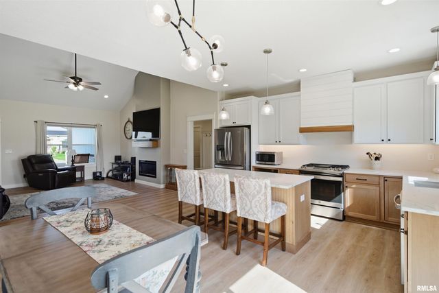 215 CYPRESS Point, Washington, IL 61571