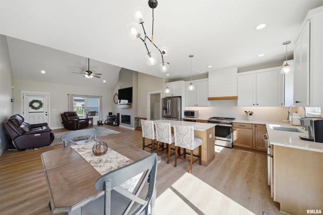 215 CYPRESS Point, Washington, IL 61571