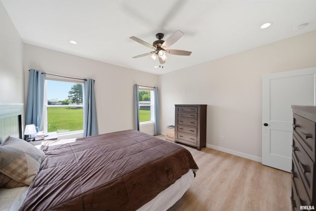 215 CYPRESS Point, Washington, IL 61571
