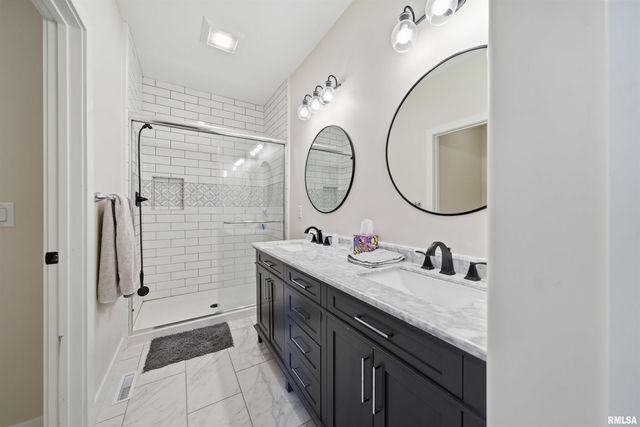 215 CYPRESS Point, Washington, IL 61571