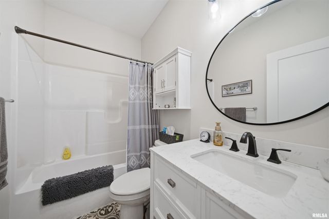 215 CYPRESS Point, Washington, IL 61571