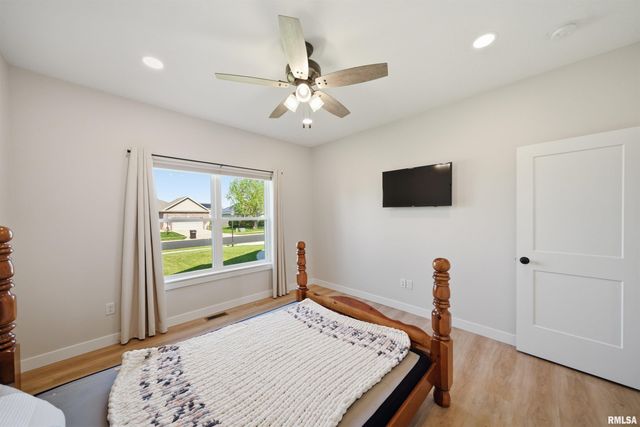 215 CYPRESS Point, Washington, IL 61571
