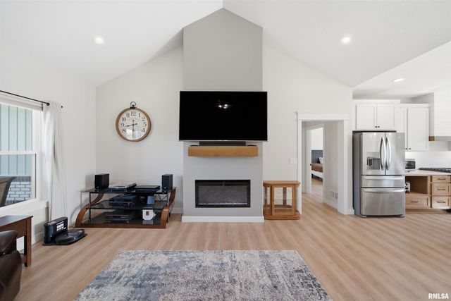 215 CYPRESS Point, Washington, IL 61571