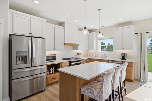 215 CYPRESS Point, Washington, IL 61571