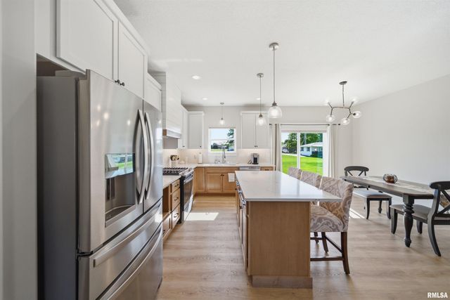 215 CYPRESS Point, Washington, IL 61571