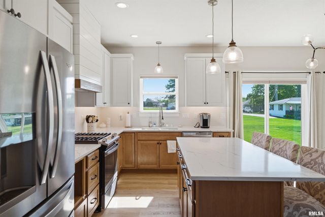 215 CYPRESS Point, Washington, IL 61571