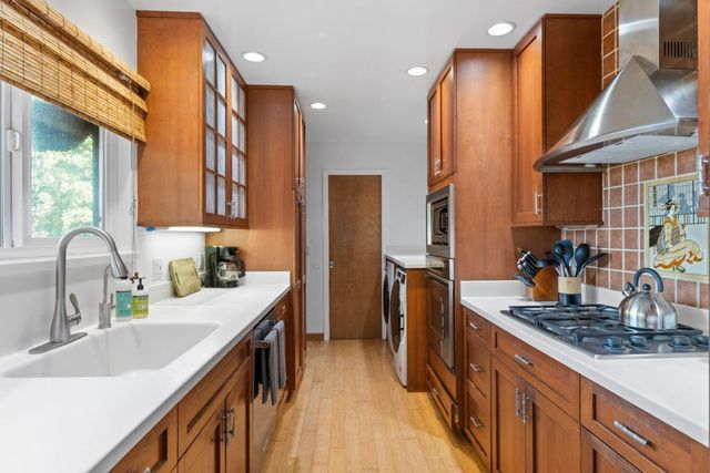 530 Rockaway Beach Avenue, Pacifica, CA 94044