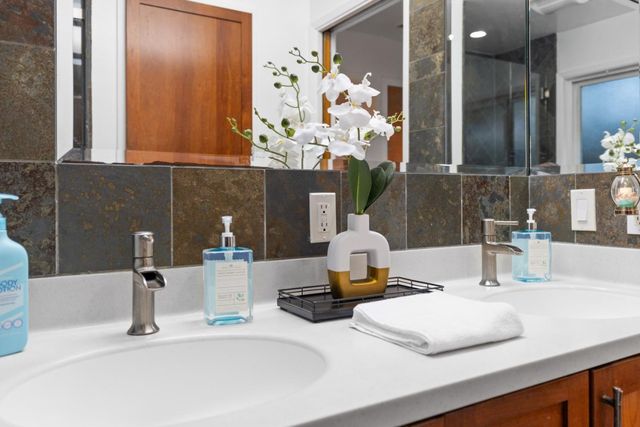 530 Rockaway Beach Avenue, Pacifica, CA 94044