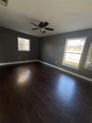 285 E LAKE STREET, Umatilla, FL 32784