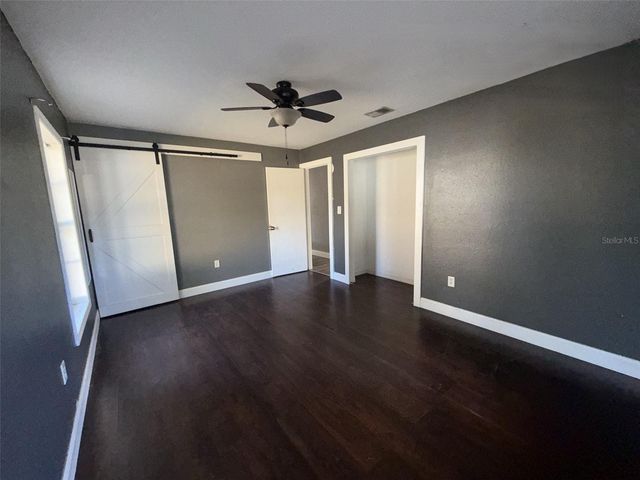 285 E LAKE STREET, Umatilla, FL 32784