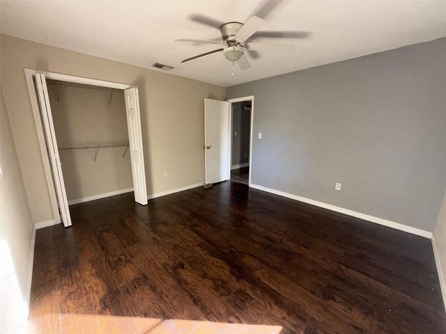 285 E LAKE STREET, Umatilla, FL 32784