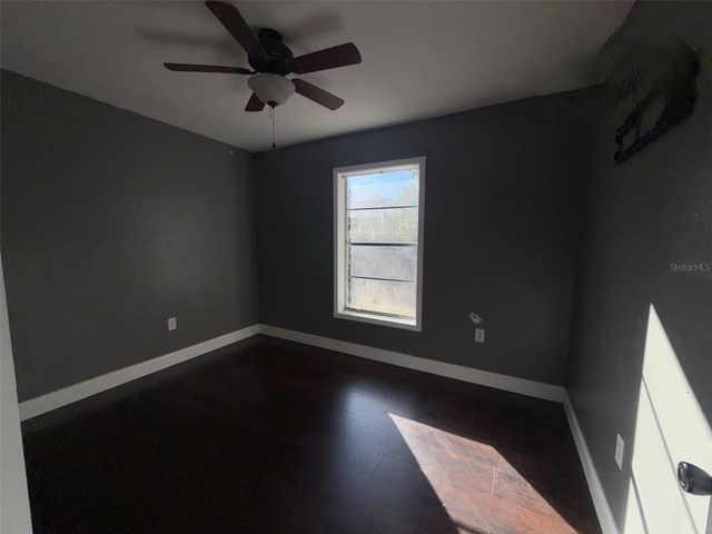 285 E LAKE STREET, Umatilla, FL 32784