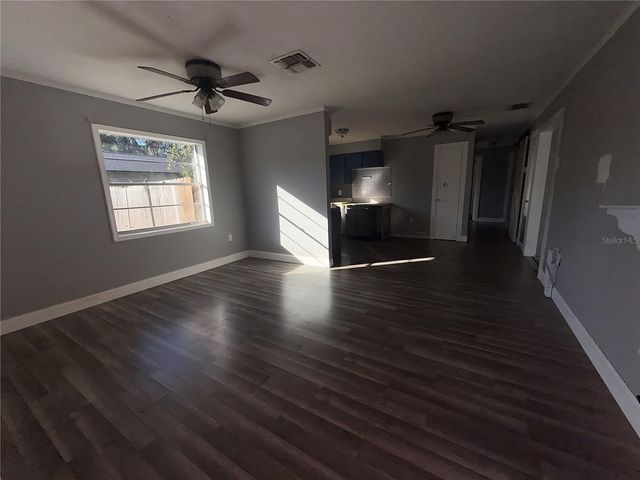 285 E LAKE STREET, Umatilla, FL 32784