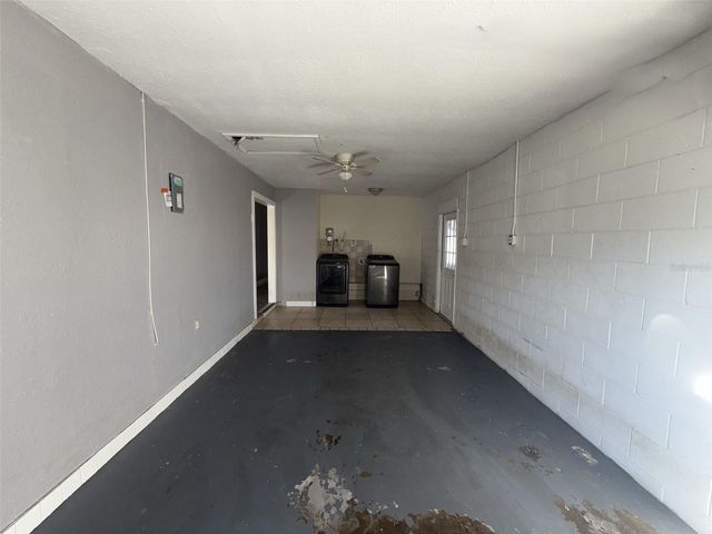 285 E LAKE STREET, Umatilla, FL 32784