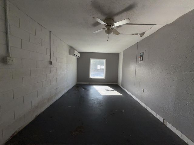 285 E LAKE STREET, Umatilla, FL 32784