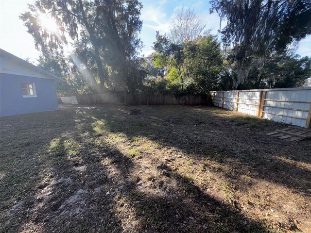 285 E LAKE STREET, Umatilla, FL 32784