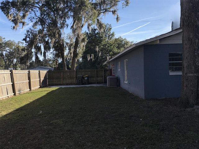 285 E LAKE STREET, Umatilla, FL 32784