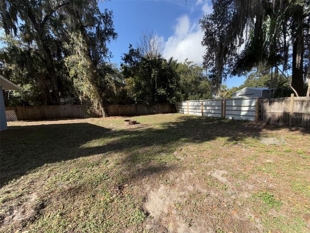 285 E LAKE STREET, Umatilla, FL 32784
