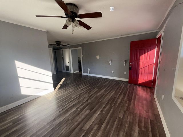 285 E LAKE STREET, Umatilla, FL 32784