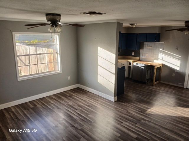 285 E LAKE STREET, Umatilla, FL 32784