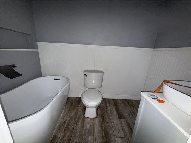 285 E LAKE STREET, Umatilla, FL 32784