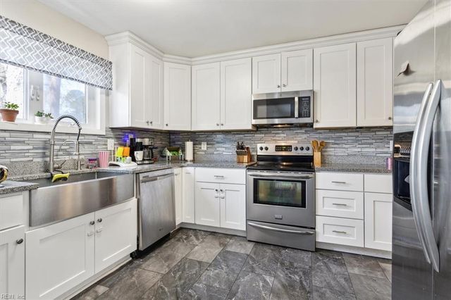 3 Artillery PL, Newport News, VA 23608