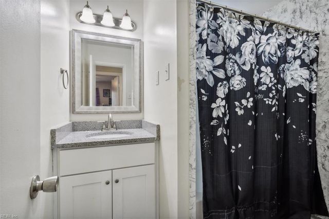 3 Artillery PL, Newport News, VA 23608