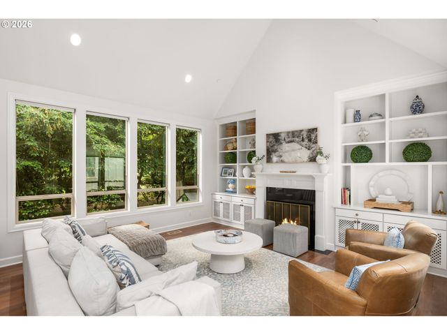6437 Sw RALEIGHWOOD Ct, Portland, OR 97221