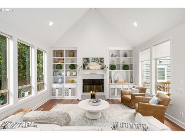6437 Sw RALEIGHWOOD Ct, Portland, OR 97221