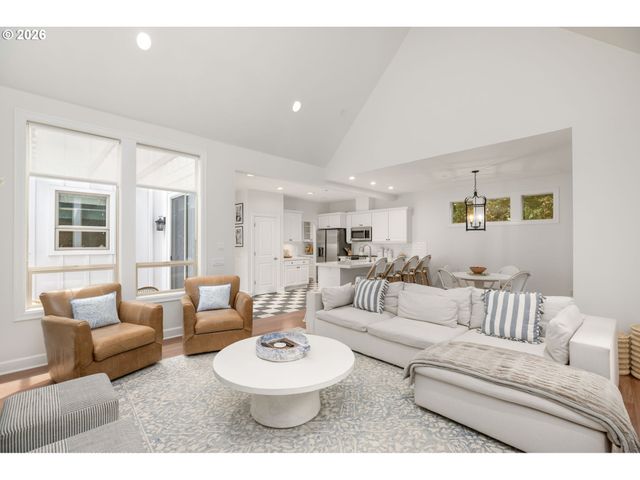 6437 Sw RALEIGHWOOD Ct, Portland, OR 97221