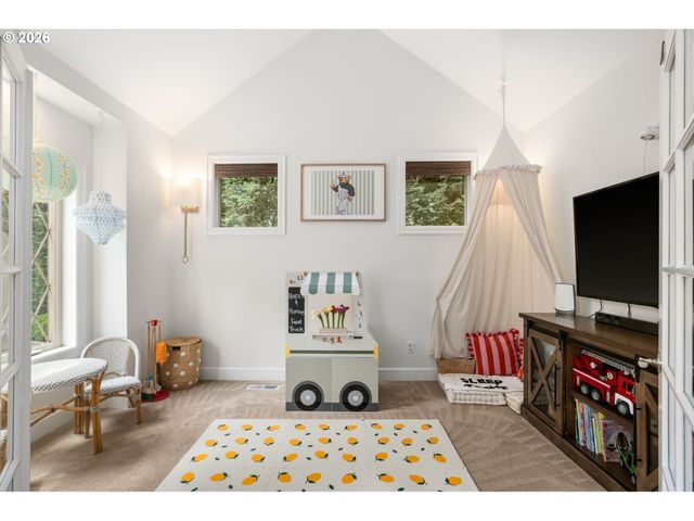 6437 Sw RALEIGHWOOD Ct, Portland, OR 97221