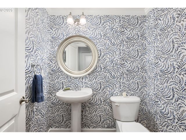 6437 Sw RALEIGHWOOD Ct, Portland, OR 97221