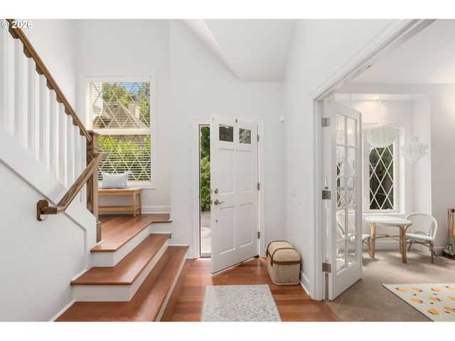 6437 Sw RALEIGHWOOD Ct, Portland, OR 97221