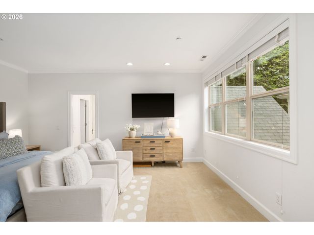 6437 Sw RALEIGHWOOD Ct, Portland, OR 97221