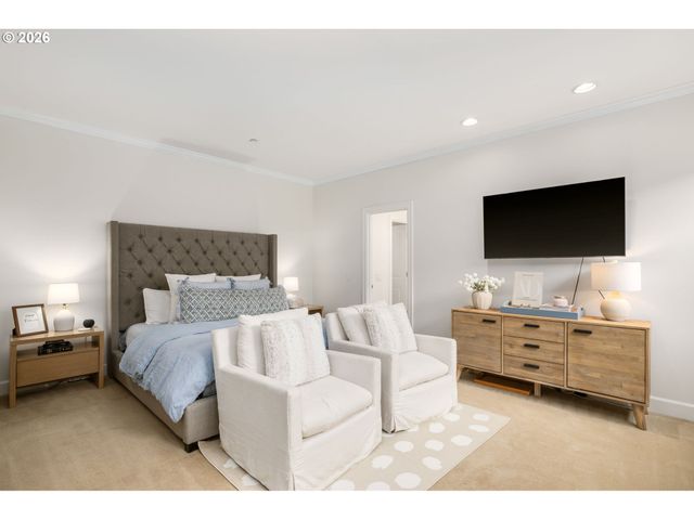 6437 Sw RALEIGHWOOD Ct, Portland, OR 97221