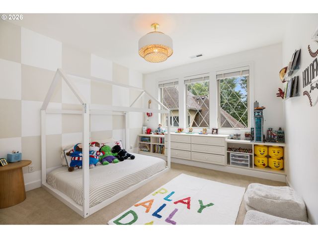 6437 Sw RALEIGHWOOD Ct, Portland, OR 97221