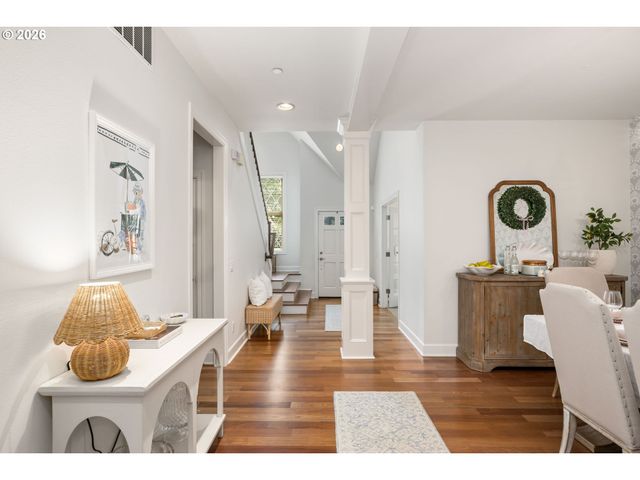 6437 Sw RALEIGHWOOD Ct, Portland, OR 97221