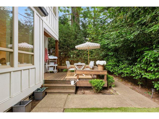 6437 Sw RALEIGHWOOD Ct, Portland, OR 97221