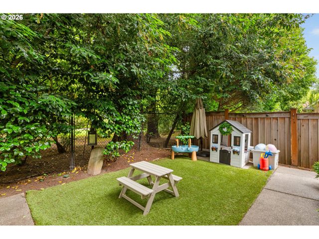 6437 Sw RALEIGHWOOD Ct, Portland, OR 97221