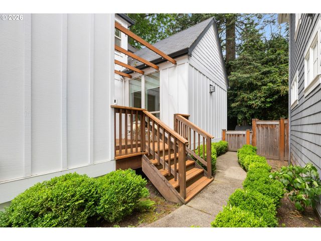 6437 Sw RALEIGHWOOD Ct, Portland, OR 97221