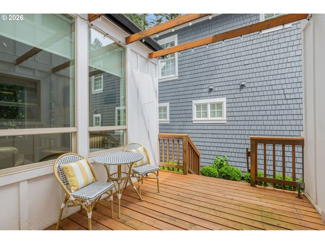 6437 Sw RALEIGHWOOD Ct, Portland, OR 97221